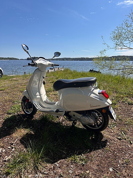 Vespa Primavera Sprint 2 of 5