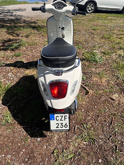 Vespa Primavera Sprint 4 of 5
