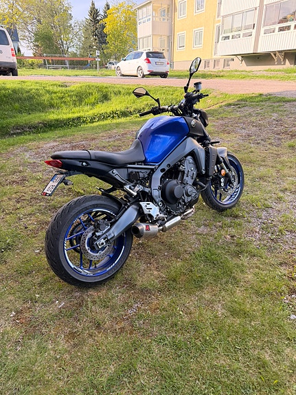 Yamaha MT-09 2 of 2