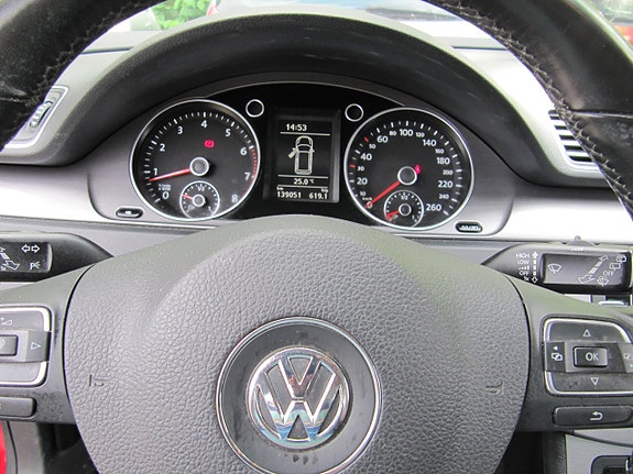 Volkswagen Passat 2 of 5