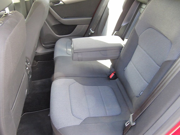Volkswagen Passat 17 of 29
