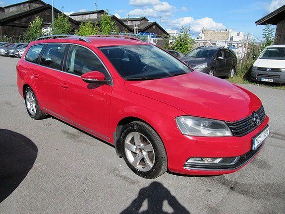 Volkswagen Passat 2 of 29
