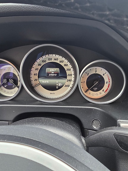 Mercedes-Benz E220 4 of 4