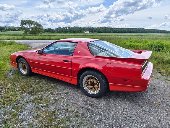Pontiac Firebird 2 of 5
