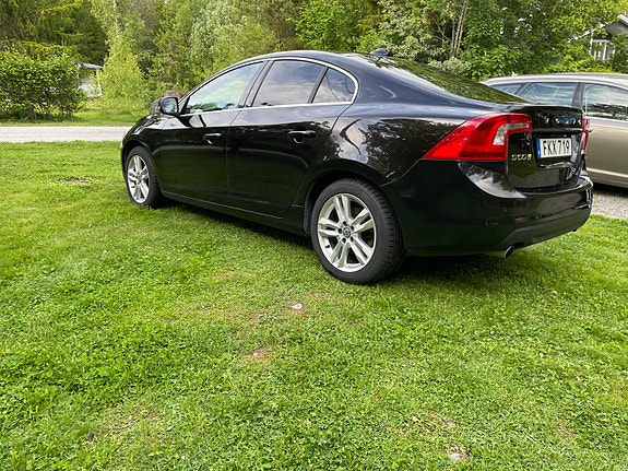 Volvo S60 3 of 5