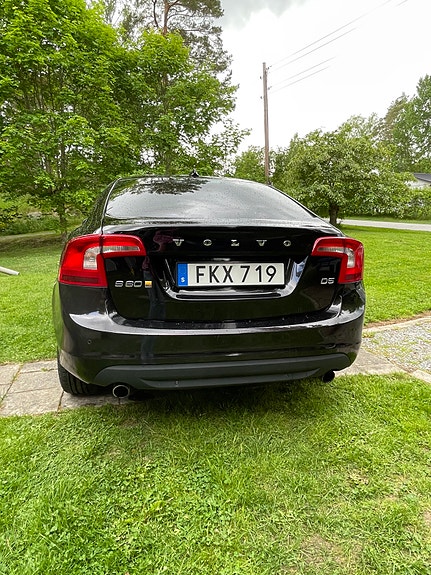 Volvo S60 4 of 5