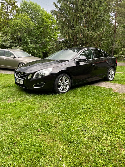 Volvo S60 2 of 5