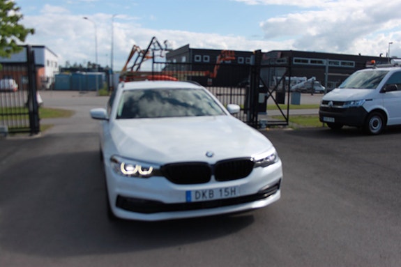 BMW 520d 3 of 5