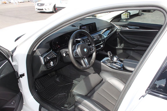 BMW 520d 4 of 5