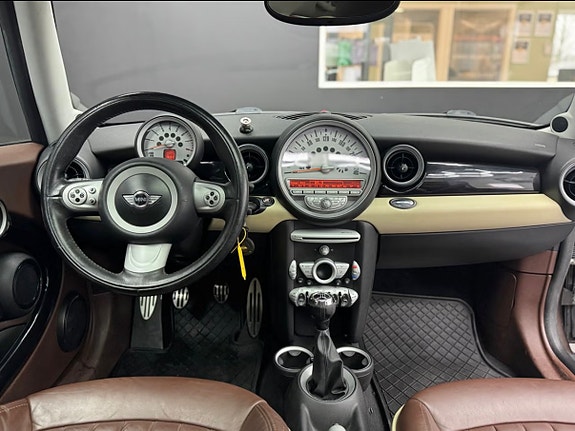 MINI Clubman Cooper S 11 of 17