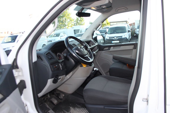 Volkswagen Transporter 12 of 13