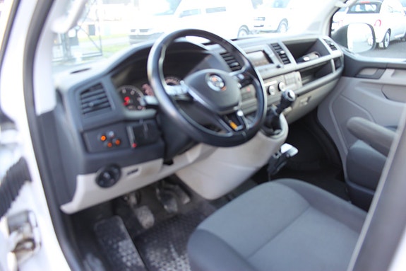 Volkswagen Transporter 10 of 13