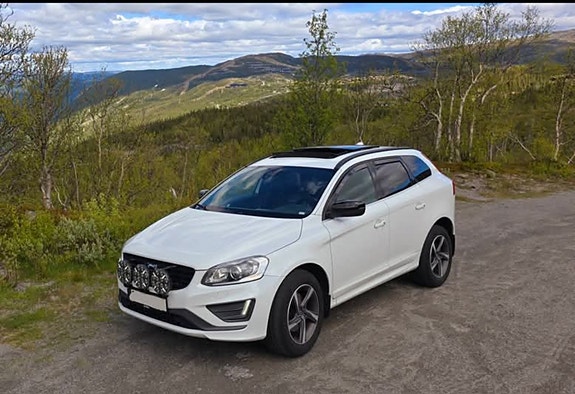 Volvo XC60 2 of 5