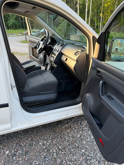 Volkswagen Caddy Maxi 6 of 9