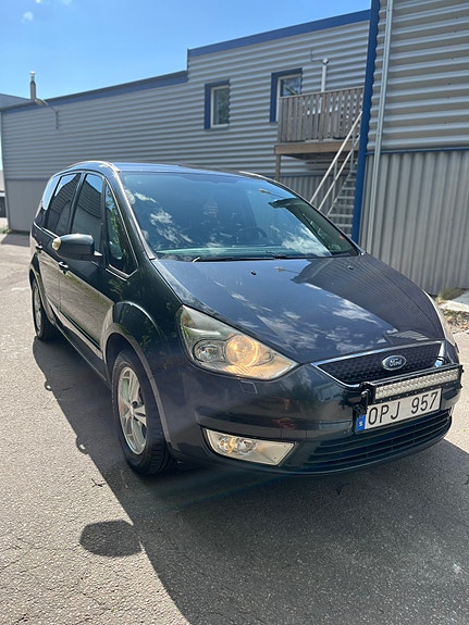 Ford Galaxy 3 of 5