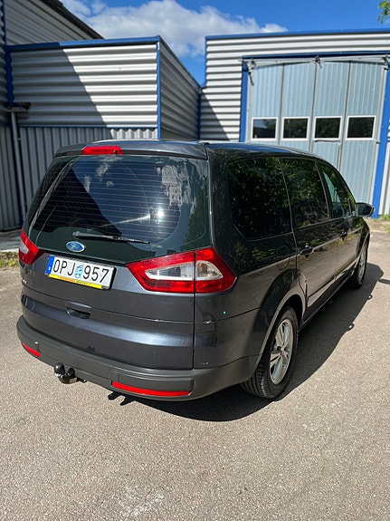 Ford Galaxy 4 of 5