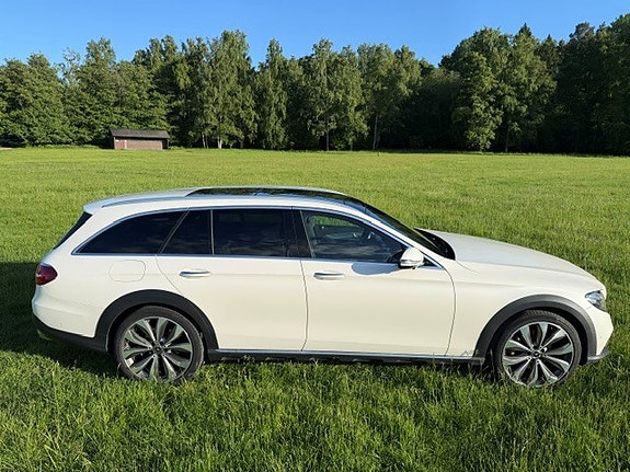 Mercedes-Benz E220 d 2 of 5