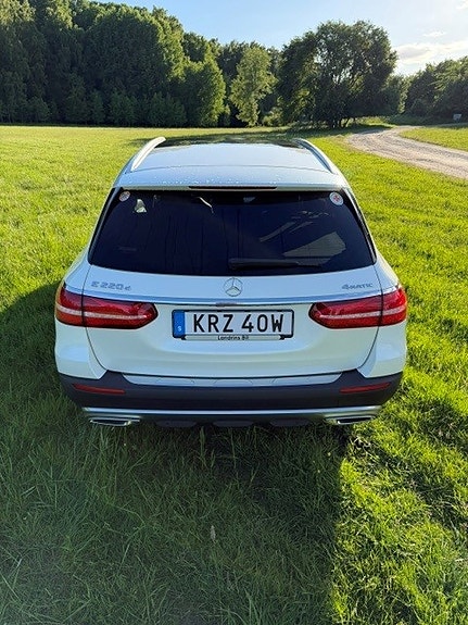 Mercedes-Benz E220 d 4 of 5