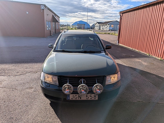 Volkswagen Passat 3 of 5