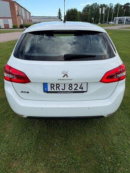 Peugeot 308 SW 4 of 5
