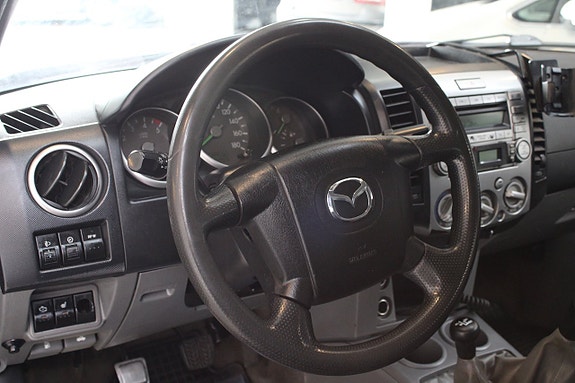 Mazda BT-50 12 of 12