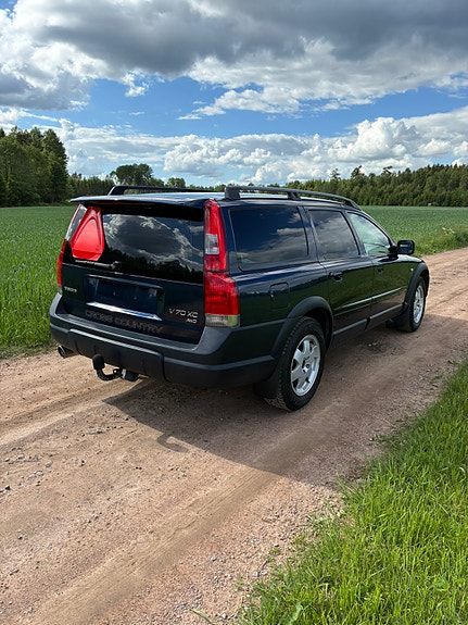 Volvo XC70 4 of 5