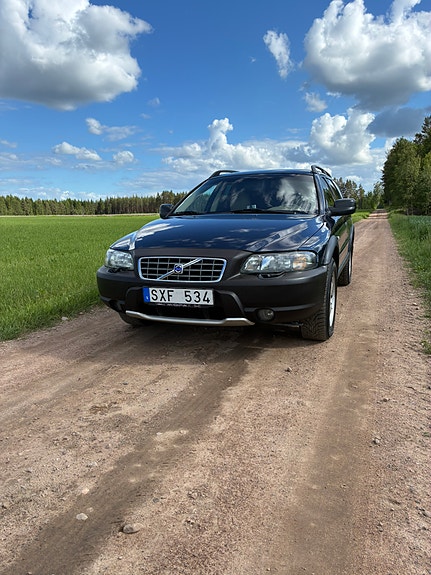 Volvo XC70 2 of 5