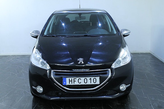 Peugeot 208 2 of 5