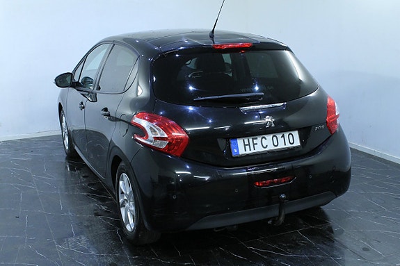 Peugeot 208 8 of 12