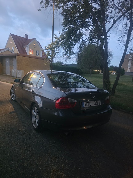 BMW 325i 2 of 5