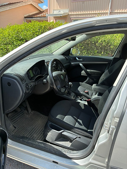 Skoda Octavia 2 of 3