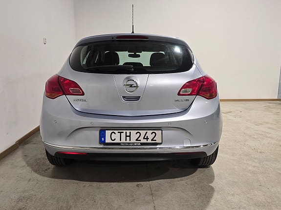 Opel Astra 6 of 16