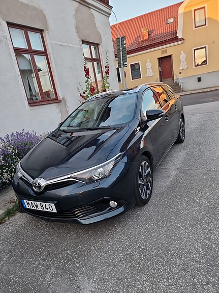 Toyota Auris 3 of 5