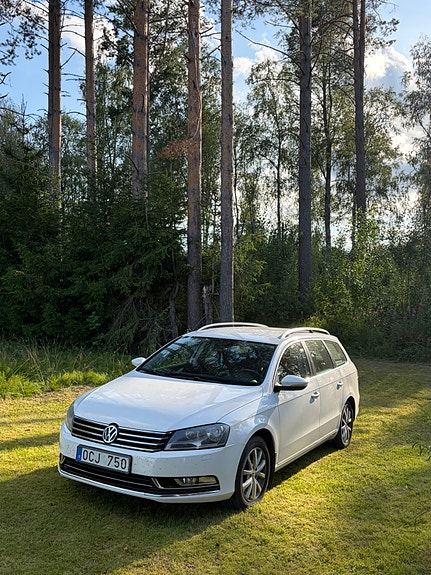 Volkswagen Passat 2 of 11