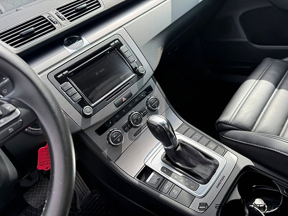 Volkswagen Passat 13 of 15