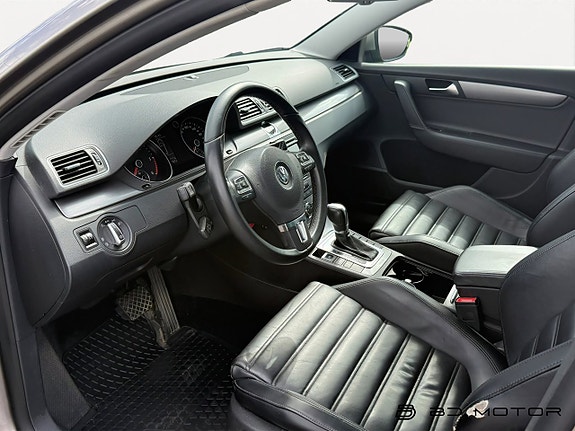 Volkswagen Passat 12 of 15