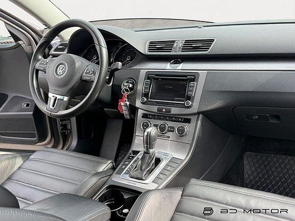Volkswagen Passat 14 of 15