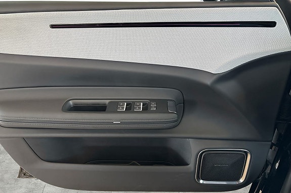 Polestar 4 18 of 30