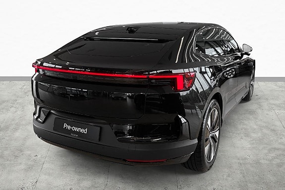 Polestar 4 8 of 30
