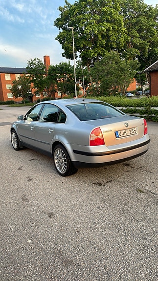 Volkswagen Passat 4 of 5
