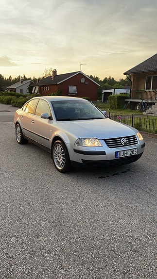 Volkswagen Passat 2 of 5