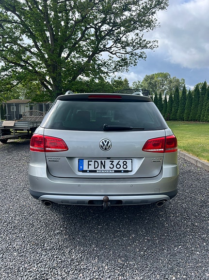 Volkswagen Passat Alltrack 4 of 5