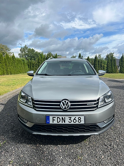 Volkswagen Passat Alltrack 3 of 5
