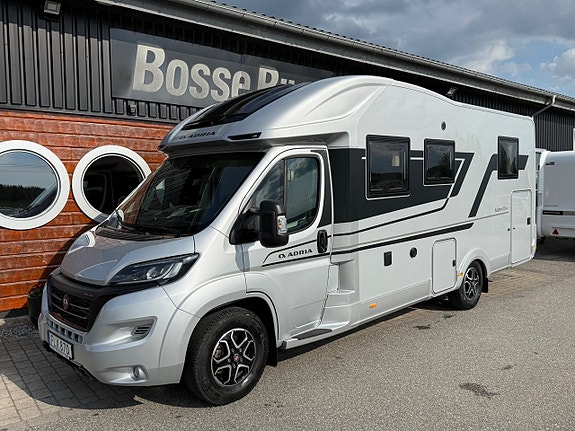 Adria Matrix Supreme 670 SC * Taksäng * 5 bälten * Queenbed * 2 of 5