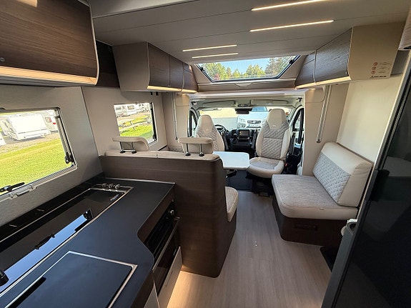 Adria Matrix Supreme 670 SC * Taksäng * 5 bälten * Queenbed * 16 of 17