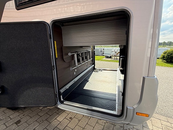 Adria Matrix Supreme 670 SC * Taksäng * 5 bälten * Queenbed * 6 of 17