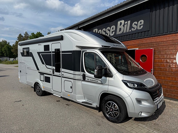 Adria Matrix Supreme 670 SC * Taksäng * 5 bälten * Queenbed * 4 of 5