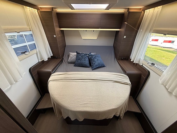 Adria Matrix Supreme 670 SC * Taksäng * 5 bälten * Queenbed * 13 of 17