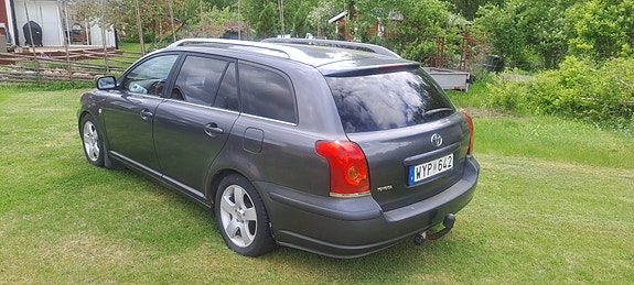 Toyota Avensis 4 of 4