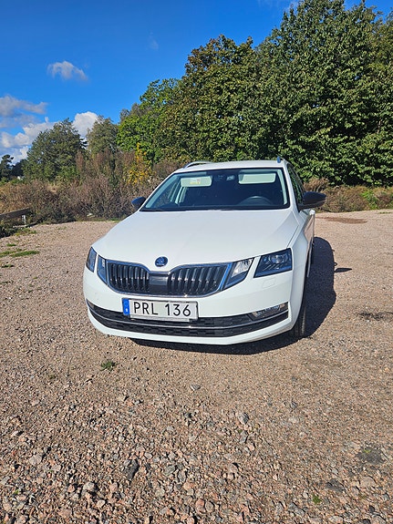 Skoda Octavia 2 of 5
